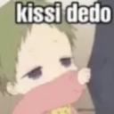 A sleepy anime baby with text above saying kissi dedo.