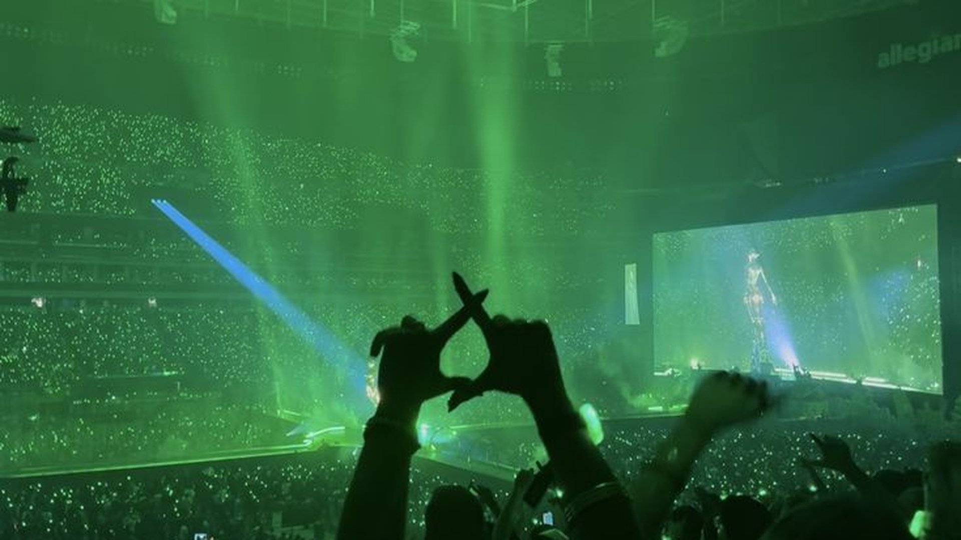 Kiss Land • xo tag server banner